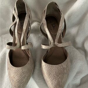 Life Stride Cream Heels with Elegant Cross-Strap